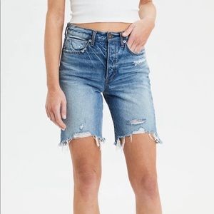 American Eagle Distressed 90’s Boyfriend Short